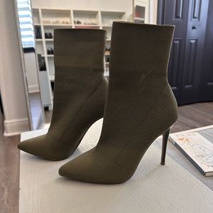 Steve Madden military green sock boots they fit like a 7